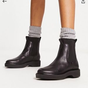 Madewell leather chunky Chelsea boot